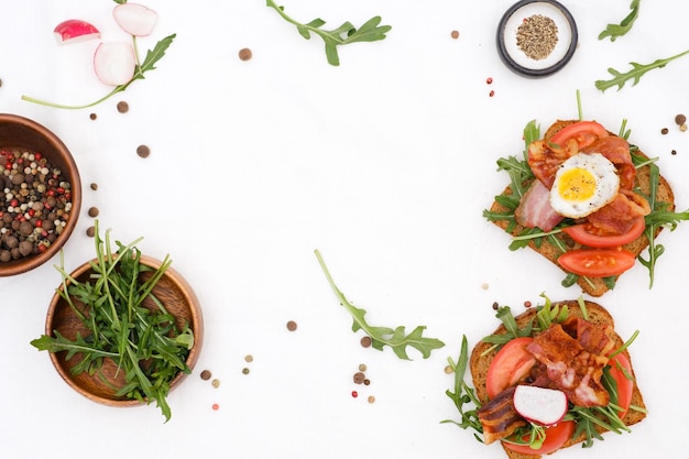 Kuchnia z przygotowanym daniem